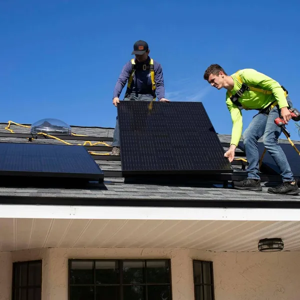 Waarom duizenden gezinnen plots een boete kregen voor hun zonnepanelen: "Ook sprake van trage verwerking"