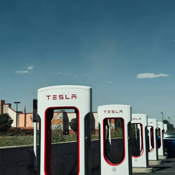 Mensen verbaasd nadat Tesla-eigenaar laat zien hoeveel hij bespaart op benzine dankzij elektrische auto
