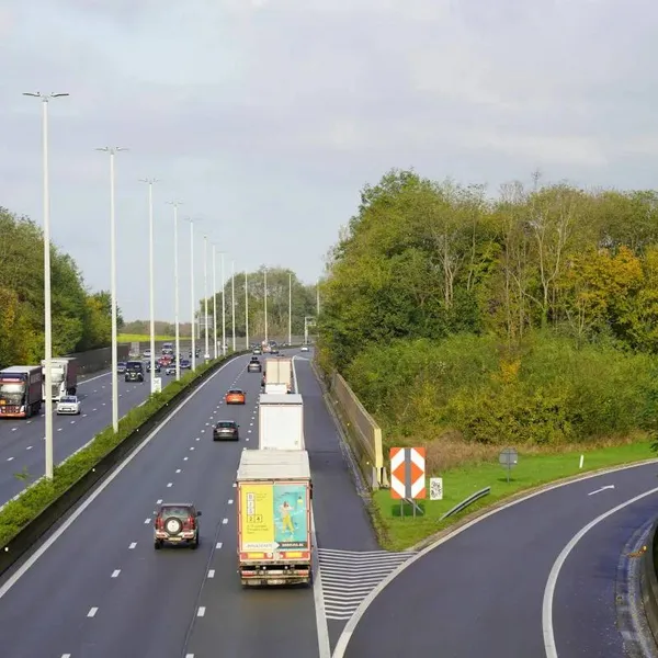 Waarom dit nieuwe verkeersbord voor verwarring kan zorgen op Belgische wegen: "Opvallende vernieuwing"