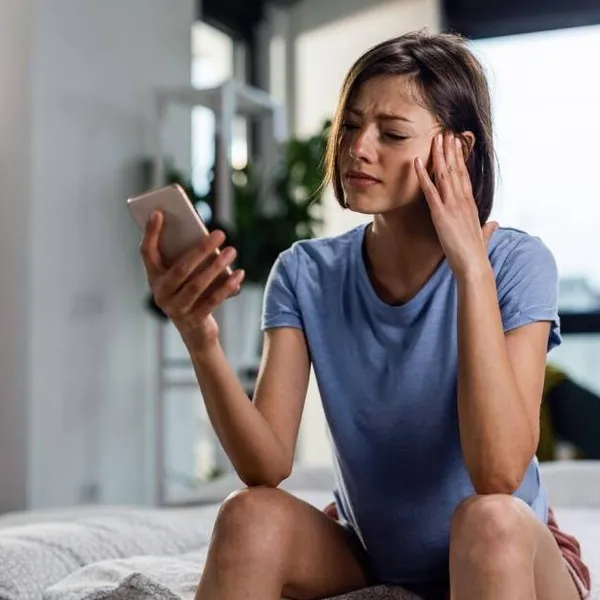 Vrouw ontdekt 'enge' verborgen lijstje op telefoon van vriend, volgens veel mensen een ‘grote rode vlag’