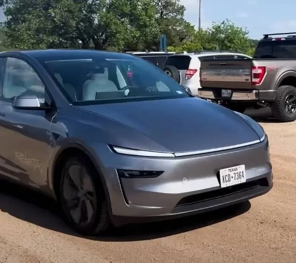 Elon Musk onthult 'schunnige' nieuwe kaart voor de Robotaxi van Tesla, inclusief dubbelzinnige prijsverhoging