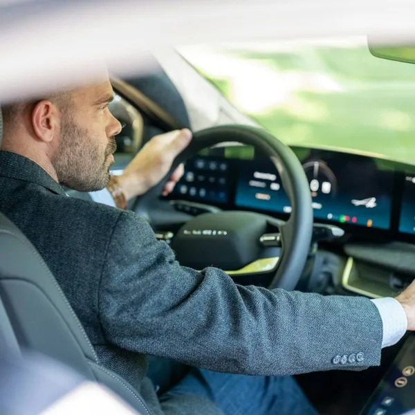 Rijden tegen 90 km/u of 120 km/u: dit is het effect op de actieradius van je elektrische auto