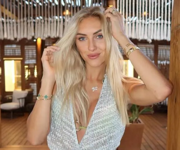 Vlaamse 'bikinibody' Jill doet het nu in (weinig verhullend) badpak, maar da's even indrukwekkend (foto's)