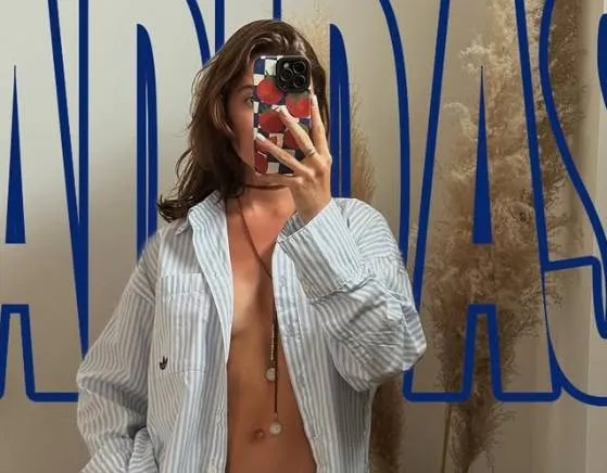 Is Jamie-Lee Six nu een échte babe of...? Met deze snikhete bikinifoto's probeert ze de nee-stemmers te overtuigen!