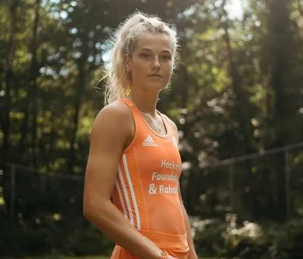 'FHM Sportvrouw van het Jaar' Yibbi Jansen bewijst dat ze ook in bikini een wereldtopper is (foto's)