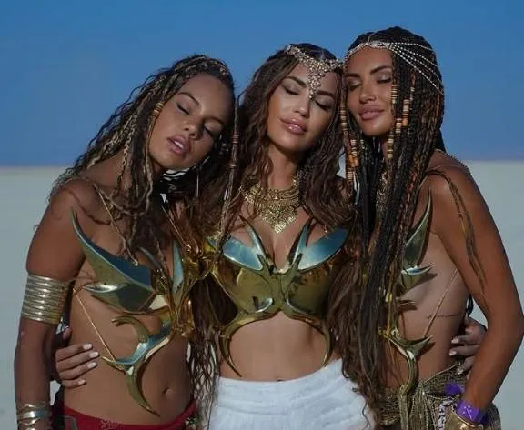 Dit waren de knapste en coolste festivalbabes op het legendarische 'Burning Man' (foto's)