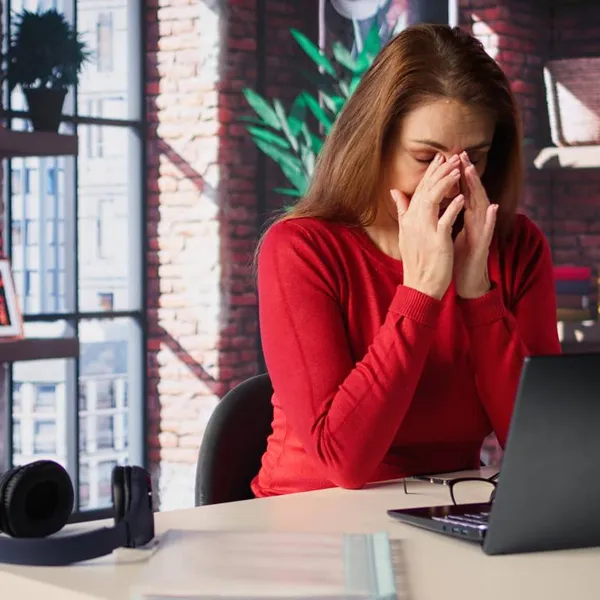 Isabelle (41) is boos op haar hitsige collega: "Hij legt z'n worst op mijn bureau en vraagt of ik het tussen een sandwich wil!"