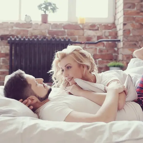 Vraag van de dag: mag je als koppel 'doktertje' spelen als de kids thuis zijn? Het internet is verdeeld...