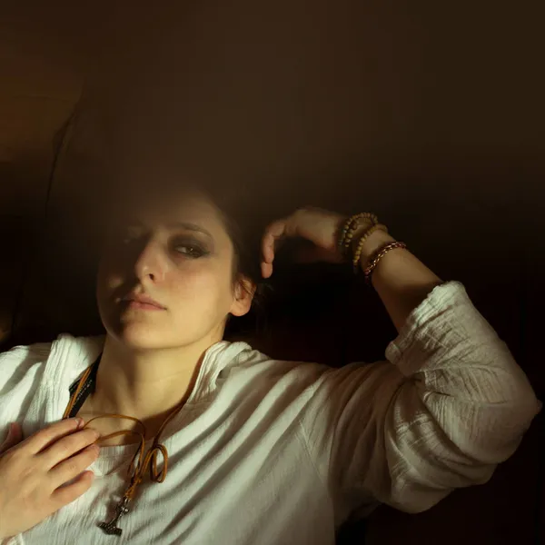 Liz (30) beleeft nachtmerrie tijdens eerste kennismaking met schoonfamilie: "Ik herkende mijn schoonvader meteen... van die ene nacht..."