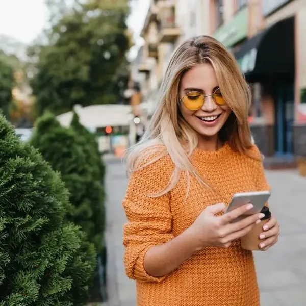 Tien vrouwen delen hun hilarische reactie op een ongewenste 'pretstokfoto' die ze ontvingen van een (onbekende) man