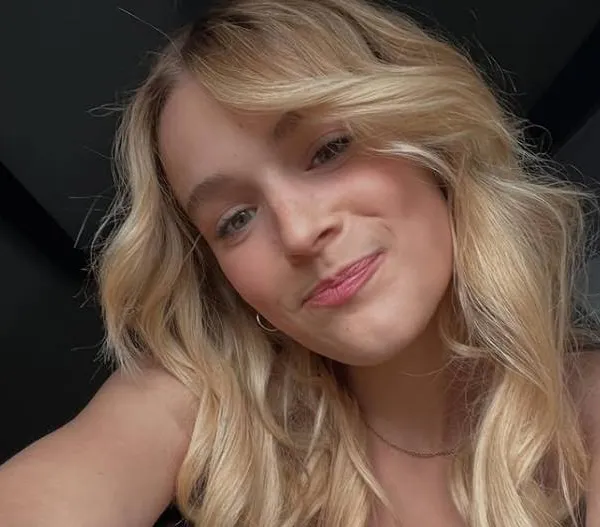 Pommelien Thijs gooit een heerlijke bikinifoto in de groep en half Vlaanderen plakt tegen zijn / haar scherm