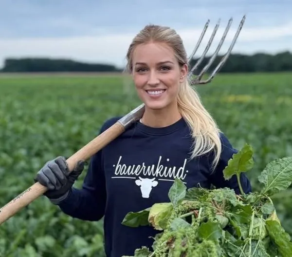 Het internet gaat helemaal plat voor de Duitse boerin Marie Hoffmann, en deze foto's tonen precies waarom...