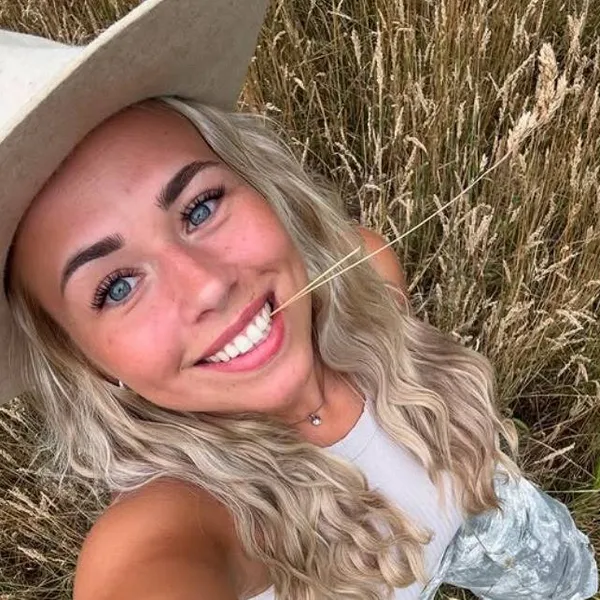 Boerin Ilse verruilt de stallen en het veld voor de fitness, en haar strak pakje trekt serieus de aandacht (foto's)