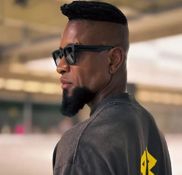 51 jaar oud en 2.000 sit-ups per dag: ex-profvoetballer Zé Roberto is onherkenbaar en lijkt wel een bodybuilder!