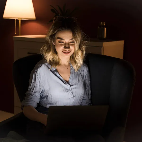 Vrouw spendeert 200 dollar per maand aan 'ChatGPT-minnaar'. Reactie van haar man gaat de wereld rond...