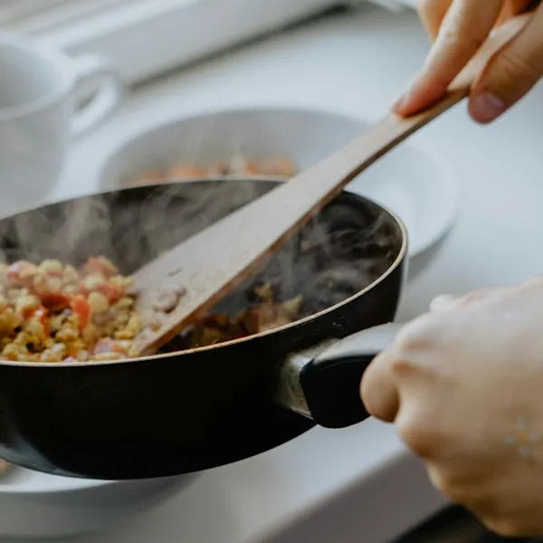 Hoe schadelijk is PFAS nu echt in een pan?