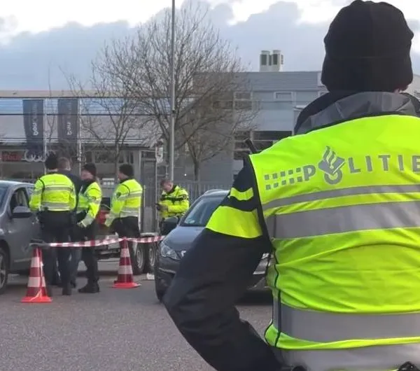 Belg vlucht tegen 250 km/u weg van Nederlandse politie, maar beleeft dan heel gênant momentje