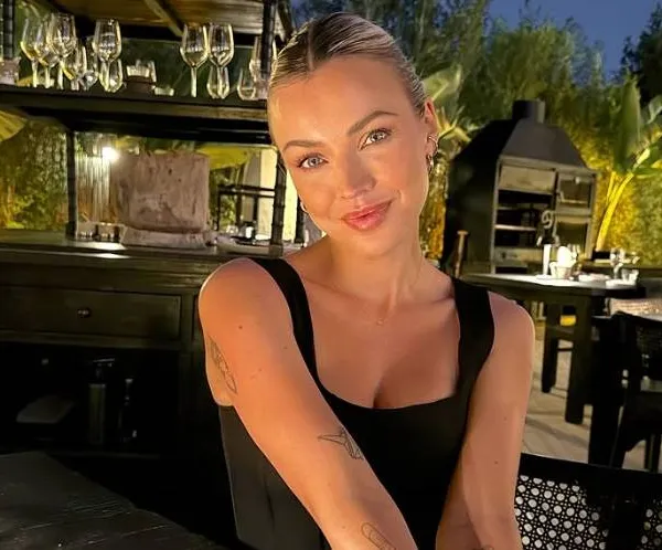 Limburgse dj-babe Lotte Feyen die in bikini een siësta houdt, da's een uitzicht om in te kaderen! (foto's)