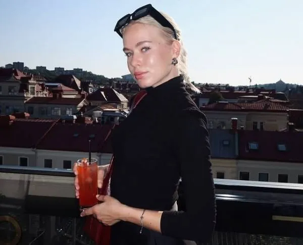 Anna laat nog eens in een strak pilates-pakje zien wat voor een dikke gelukzak haar lief Thibau Nys wel is (foto's)