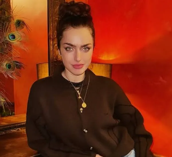 Olga Leyers 'knapste vrouw van Vlaanderen' gedoopt na geweldige fotoshoot: "Hoe mooi kan iemand zijn!?"