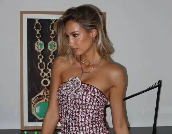 'Lekkerste WAG ter wereld' gooit wat gloeiendhete lingeriefoto's in de groep en het internet breekt net niet doormidden