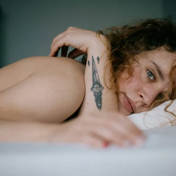 Emma (38) betrapte haar man met pikante AI-audio en was razend: "Maar dan gebeurde er iets bizar..."