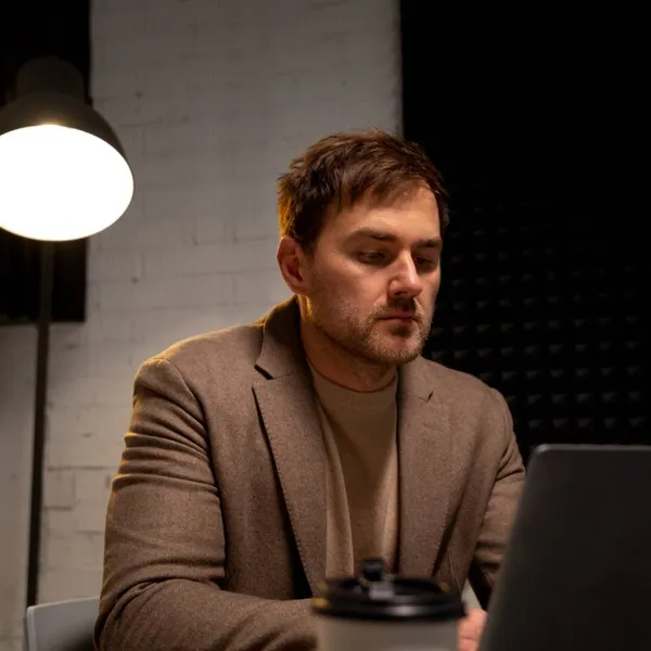 Experts waarschuwen voor ‘gooning’, de 'verontrustende' sekstrend die één van de meest gegoogelde van 2025 is