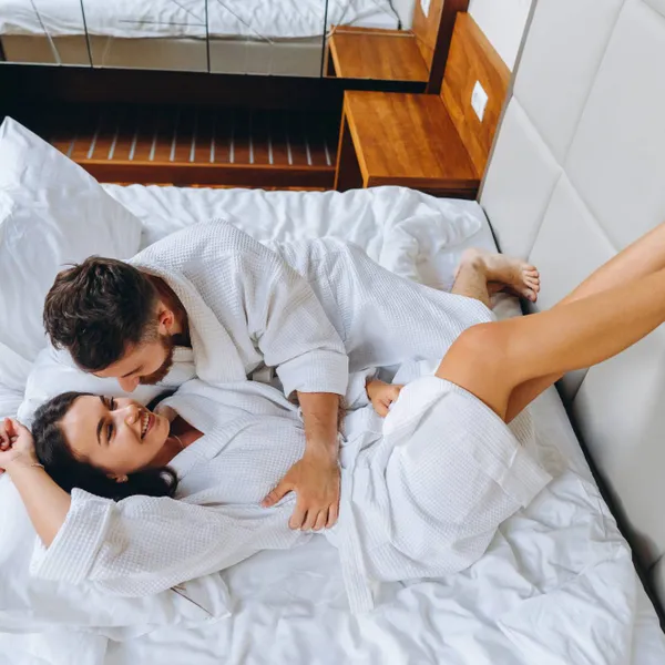 Nieuw onderzoek onthult: zó lang houdt de gemiddelde man het vol in bed (per leeftijd)