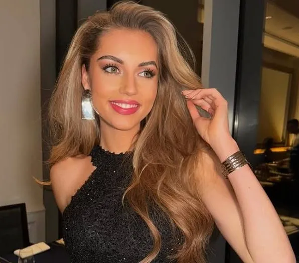 De nieuwste bikinifoto's van Miss België Karen Jansen zijn weer om van te smullen: "Ik ben sprakeloos!"