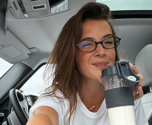 Jamie-Lee Six die poseert in haar ondergoed... daar kan je het weekend wel mee aanvatten! (foto's)