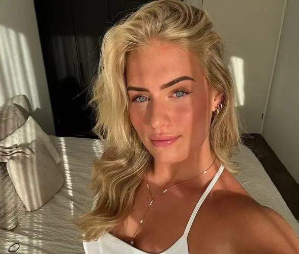 Alice uit Big Brother trekt een bikini aan en zorgt eigenhandig voor een late nazomer (foto's)