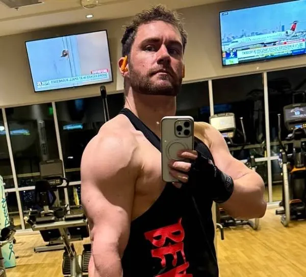 Mannelijke 'natuurster' die schitterde in 500 films onthult de 'gekste' dingen die hij meemaakte op de set (en het is de moeite!)