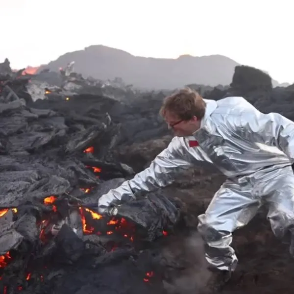 Man legt 1.600 kilometer af om… een diepvriesmaaltijd te bereiden op een actieve vulkaan