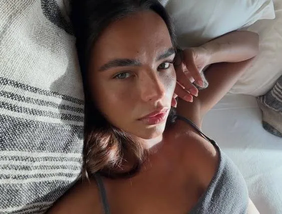 Lingerie zit Hollandse knapperd Indigo als gegoten! Deze snikhete foto's zijn het ultieme bewijs...