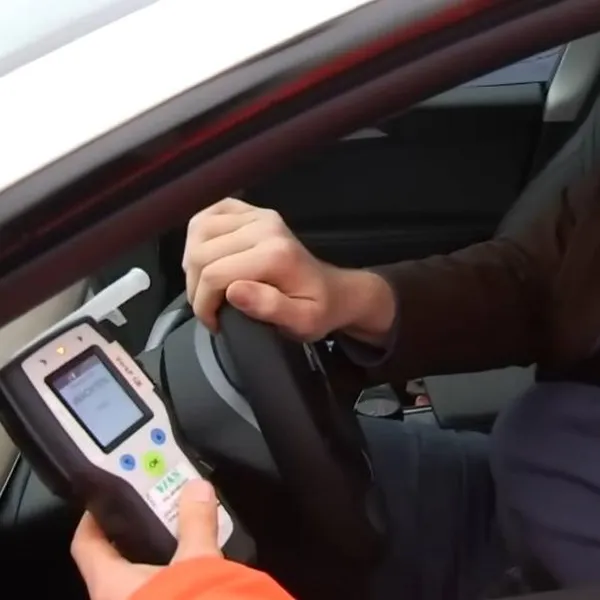 Handige tool of gevaarlijk hulpmiddel? Nieuwe app toont waar alcoholcontroles staan en dat zorgt voor discussie