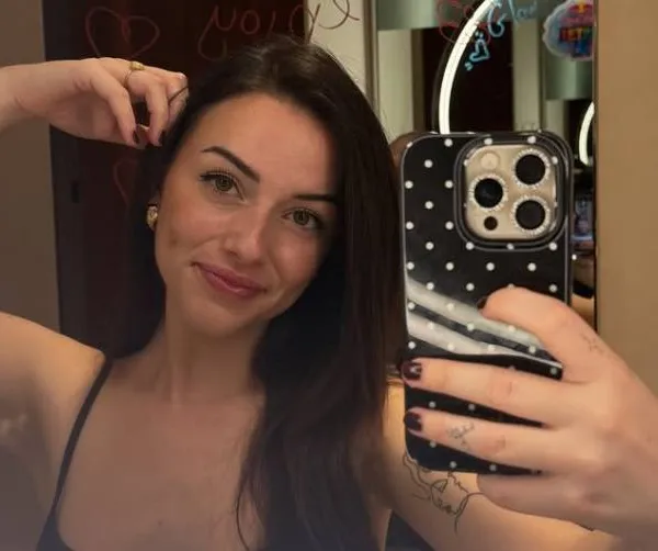 Belgische 'droomvrouw' Shauna Dewit deelt een compilatie van haar 'knapste foto's' van 2025: "You know the drill..."