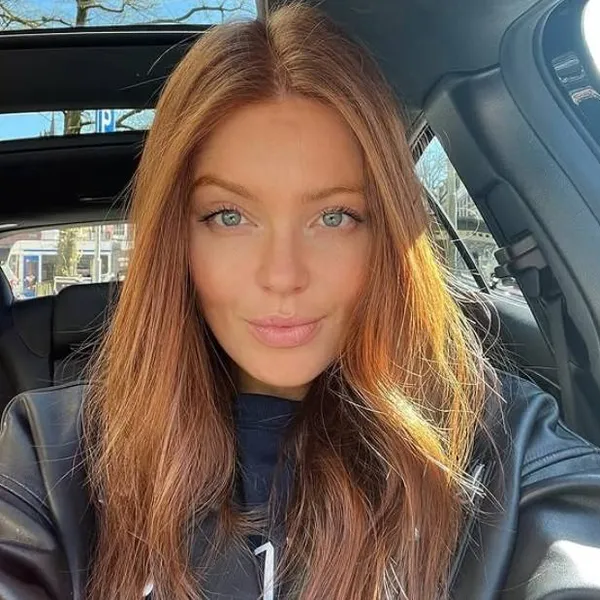 De wondermooie Anna bewijst in bikini dat ze een van de knapste gingers van de Lage Landen is (foto's)