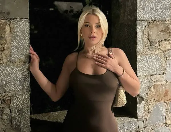 Voetbalster Madelene Wright heeft een paar nieuwe lingeriesetjes en die laat ze ons maar al te graag zien (foto's)