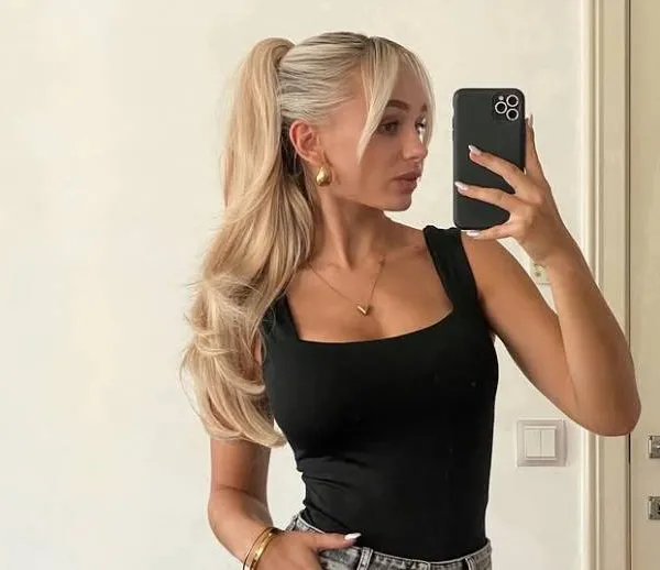 Het kan niet op! Amy Sonck blijft ons maar bestoken met heerlijke bikinifoto's van in Abu Dhabi