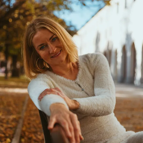 Caroline (50) bedriegt haar man al 14 jaar lang: deze 8 'regels' helpen haar om haar affaire verborgen te houden