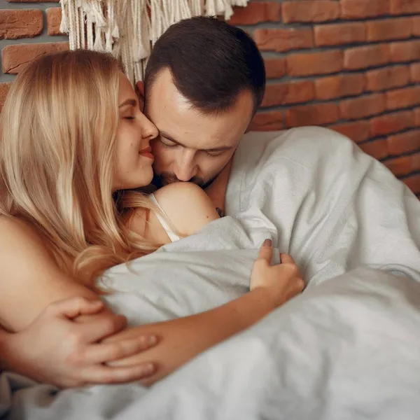 Studie toont aan dat vrouwen mannen met een grote 'toverstaf' aantrekkelijker vinden, maar expert zegt wat écht telt