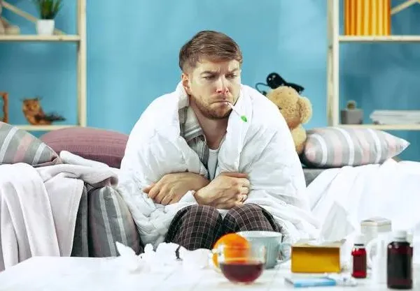 Mannen voelen zich slechter als ze ziek zijn dan vrouwen: terecht of puur drama? De wetenschap biedt het antwoord...