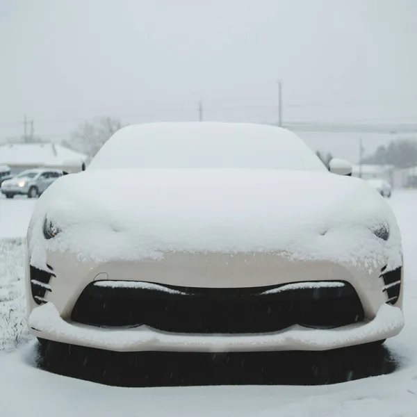 Hoe die laag sneeuw op je elektrische auto écht wel een impact heeft: "Eén ding wordt vaak vergeten"