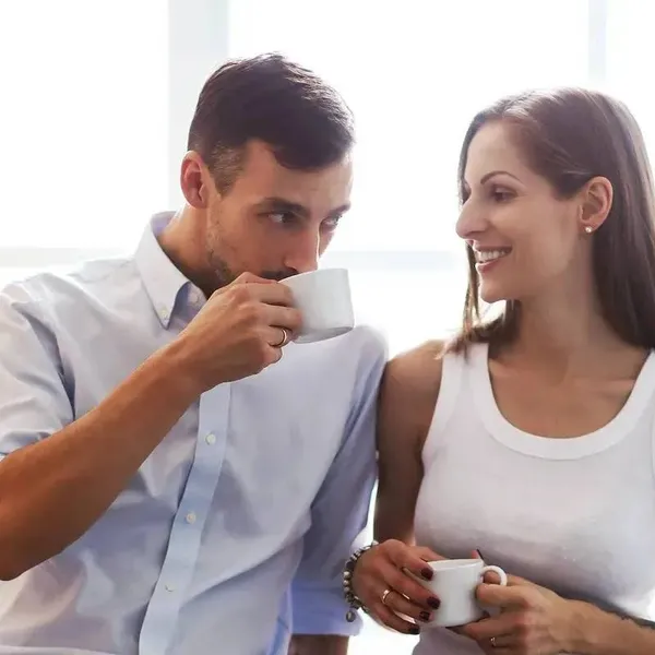 Affaires op het werk: "Mijn baas bezorgt me ontelbaar veel orgasmes, maar daarna doet hij steeds iets verschrikkelijk..."