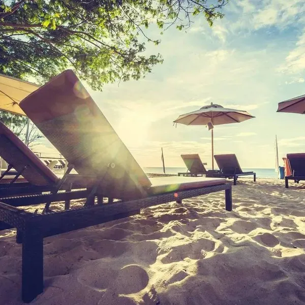 Koppel dat voor het eerst naar een nudistenresort ging, onthult wat er daar allemaal gebeurt: "Ze vogelen meer dan konijnen!"