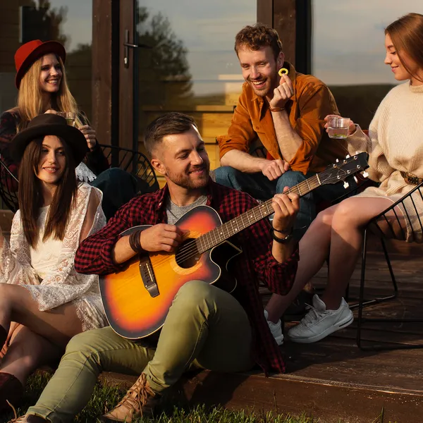 Samen weg met vrienden: de voordelen van een groot vakantiehuis