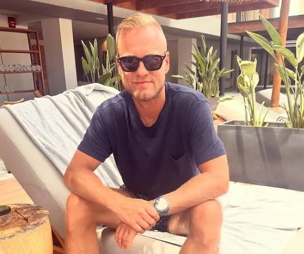 Rechter maakt zich boos op Olivier Deschacht, die straf kent voor gsm-gebruik achter het stuur: "Je hebt al een uitgebreid strafblad!"