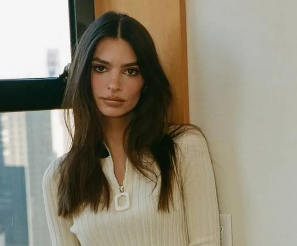 Chips, chocolade en Emily Ratajkowski die met haar billetjes schudt... Wat heeft een mens nog meer nodig!?