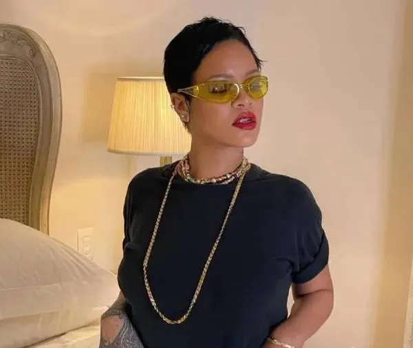 Rihanna pakt uit met fenomenale lingeriefoto's en dat kunnen haar fans écht wel smaken: "Wat een godin!"