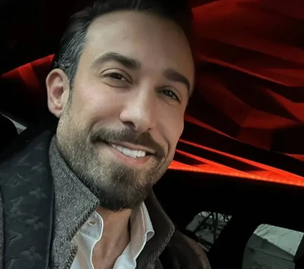 'Grapjas' Fabrizio is plots heel hard in zijn 'achterkant' gebeten: "Dat is jouw ego dat struikelt!"